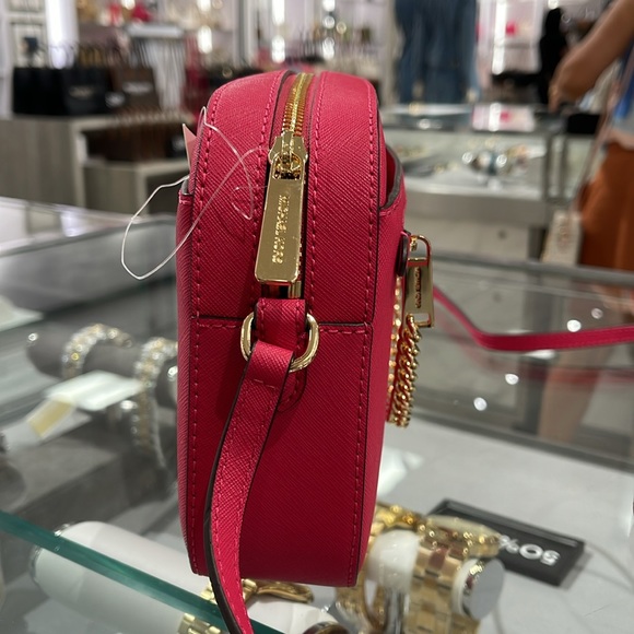 MICHAEL KORS
Jet Set Large Saffiano Leather Crossbody Bag
ELECTRIC PINK
NWT - Picture 5 of 16